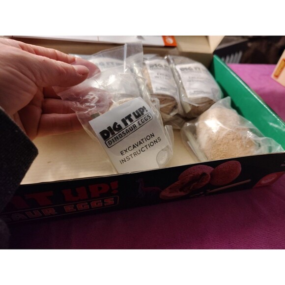New - MindWare 12 Days of Dig It Up! - 7 Dinosaur Eggs - Ages 4+ | 1 player - Picture 4 of 6